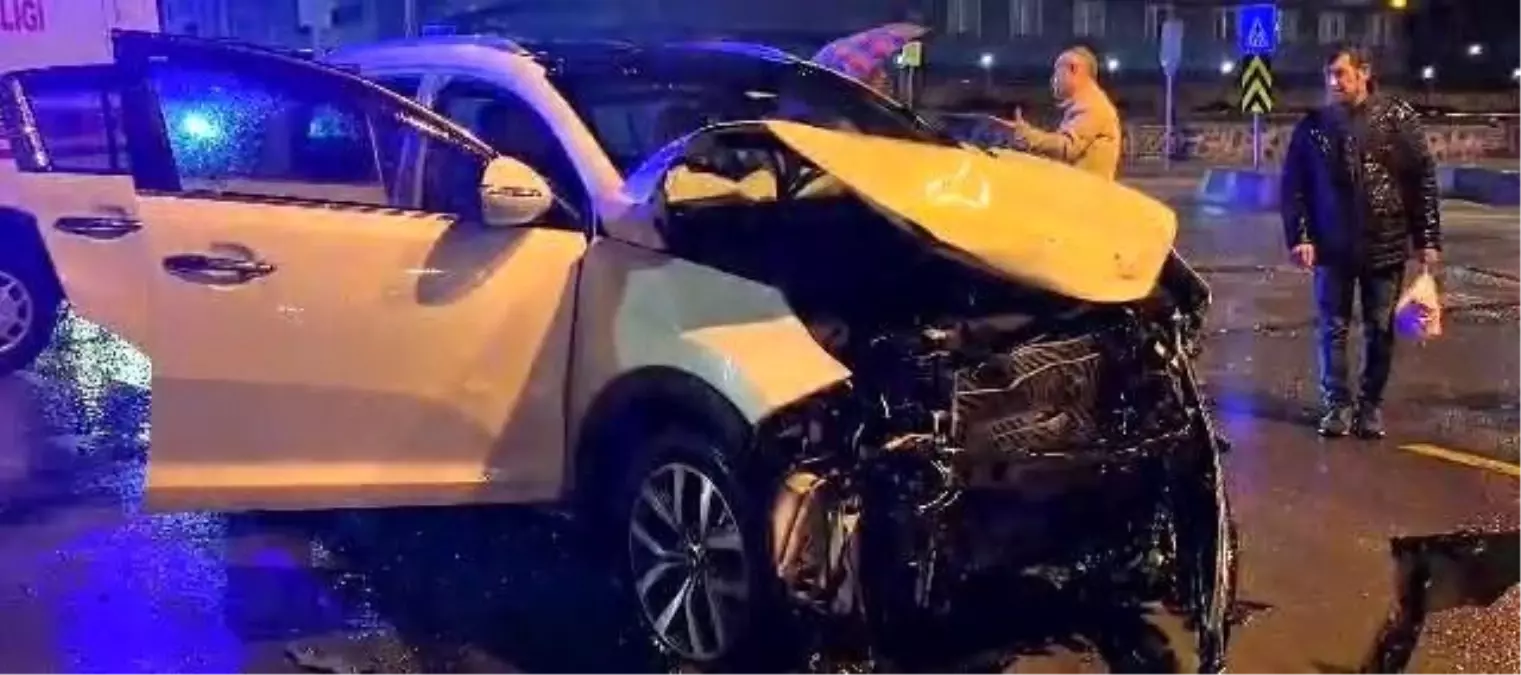 erzurumda otomobil ve halk otobusu carpisti 1 yarali NmPmZldV.jpg