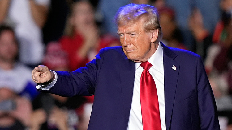 trumptan kolombiya cumhurbaskani petroya agir suclama GtcAbCnT.jpg