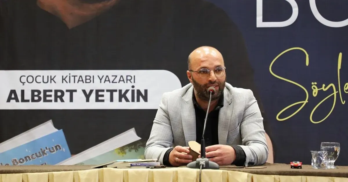 uluslararasi odullu yazar albert malatya kitap fuarinda y8RRIRDJ.webp