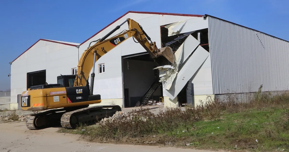 bursa niluferde imara aykiri iki yapiya yikim YtE4TlzB.webp