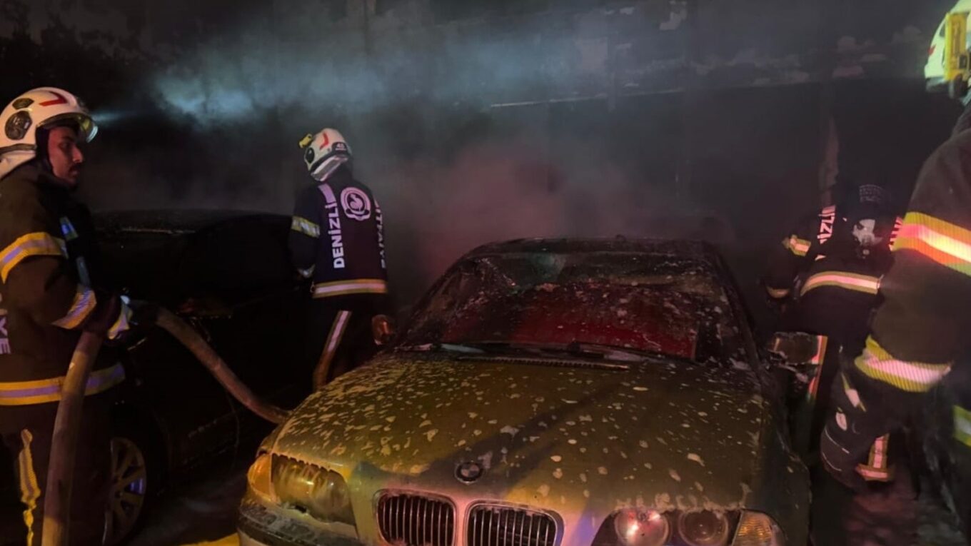 denizlide oto galeride 5 luks otomobil yanarak zarar gordu MY1UDFgw.jpg