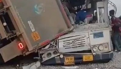 hindistanda kaza 20 olu xXt5ACT3.jpg