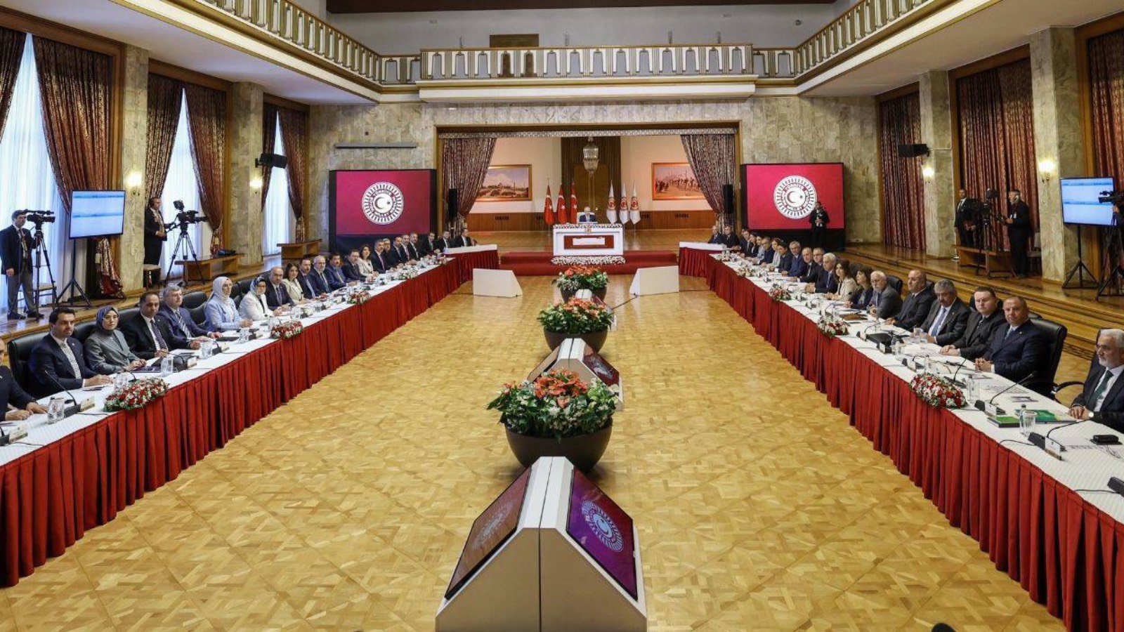 kurtulmus milli dayanisma kardeslik ve demokrasi komisyonu koordinatorleri ile gorusecek PCih7Rzu.jpg