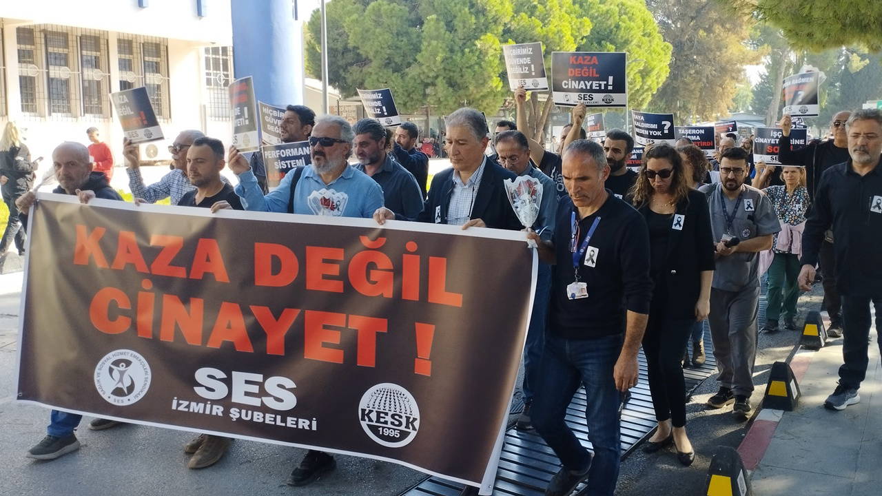 saglik emekcileri hayatini kaybeden ses isyeri temsilcisi ali can icin yurudu 8WkJH3GB.jpg